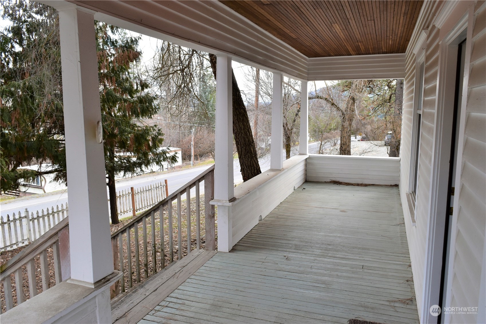 29 Klondike Road Republic, WA 99166 - Photo 3 of 24 a view of a balcony with wooden floor