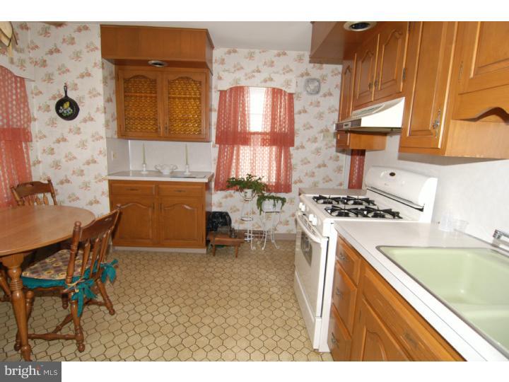 1519 Fayette Avenue Reading, PA 19607 - Photo 4 of 11