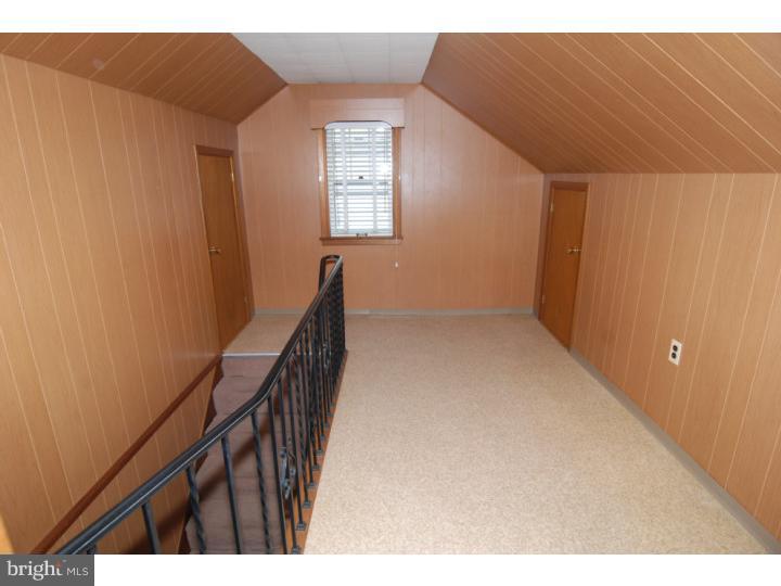 1519 Fayette Avenue Reading, PA 19607 - Photo 9 of 11