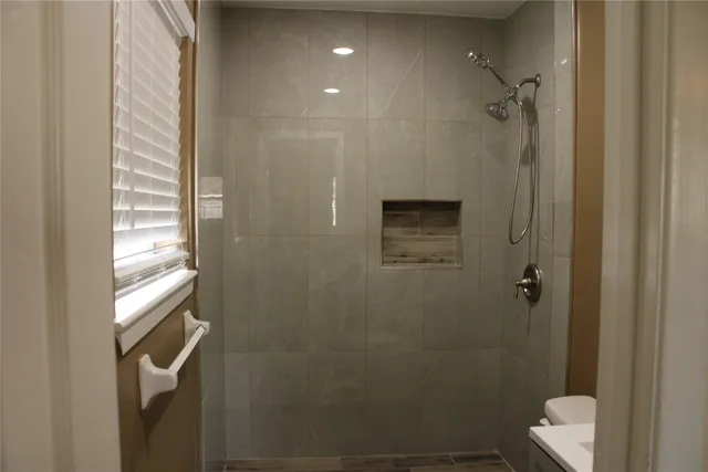 $2,000 | 8203 Wilmerdean Street, Houston, TX 77061