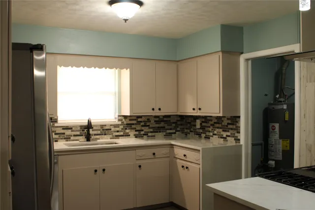 $2,000 | 8203 Wilmerdean Street, Houston, TX 77061