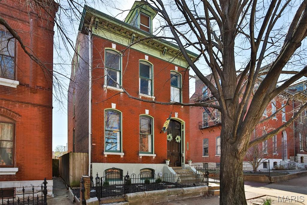 910 Lami Street St. Louis, MO 63104 - Photo 1 of 42