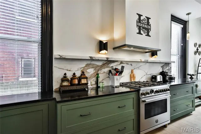 $785,000 | 910 Lami Street, St. Louis, MO 63104