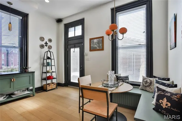 $785,000 | 910 Lami Street, St. Louis, MO 63104