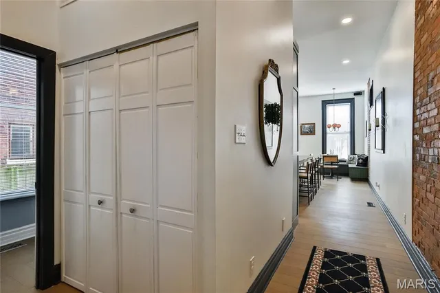 $785,000 | 910 Lami Street, St. Louis, MO 63104