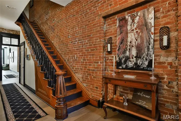 $785,000 | 910 Lami Street, St. Louis, MO 63104