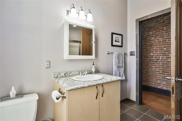 $785,000 | 910 Lami Street, St. Louis, MO 63104