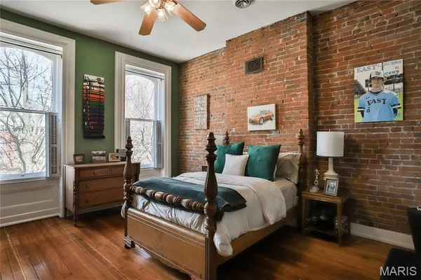 $785,000 | 910 Lami Street, St. Louis, MO 63104