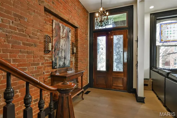 $785,000 | 910 Lami Street, St. Louis, MO 63104
