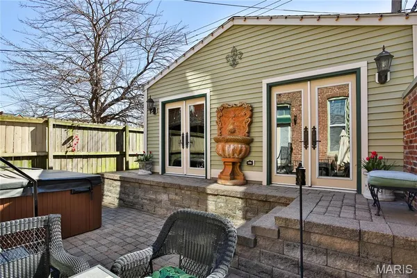 $785,000 | 910 Lami Street, St. Louis, MO 63104