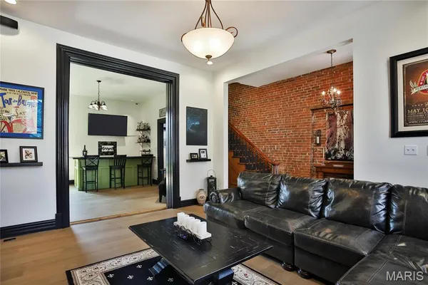 $785,000 | 910 Lami Street, St. Louis, MO 63104