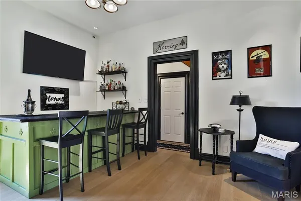 $785,000 | 910 Lami Street, St. Louis, MO 63104