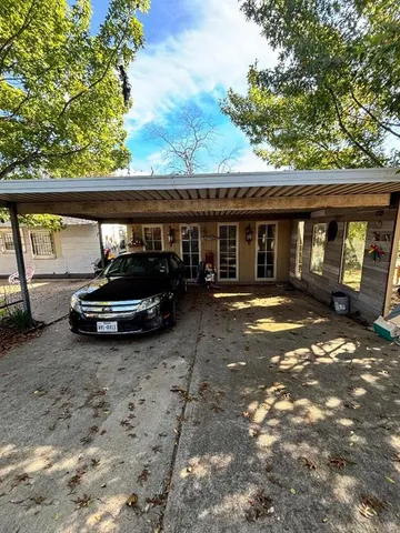 a view of a car park in front of house