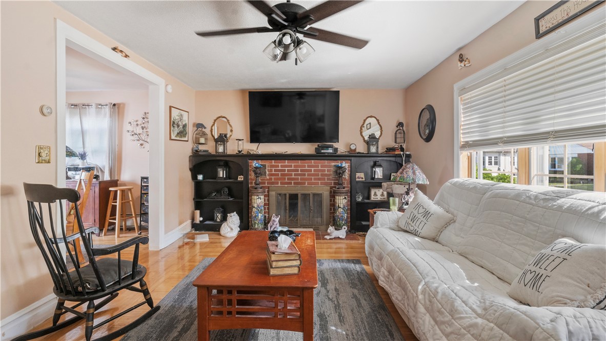21 Brookwood Road Cranston, RI 02910 - Photo 2 of 14