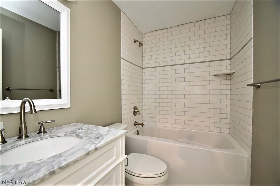 35957 Solon Road Chagrin Falls, OH 44022 - Photo 14 of 22 Hall bath