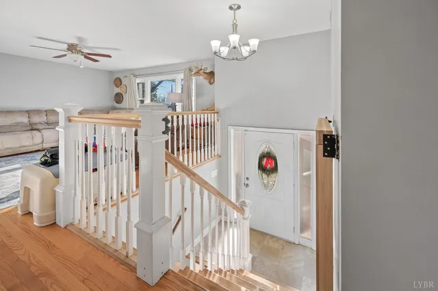 a view of a hallway with windows and entryway