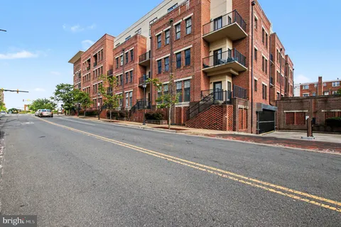 $559,900 | 181 East Reed Avenue, Unit 201, Alexandria, VA 22305