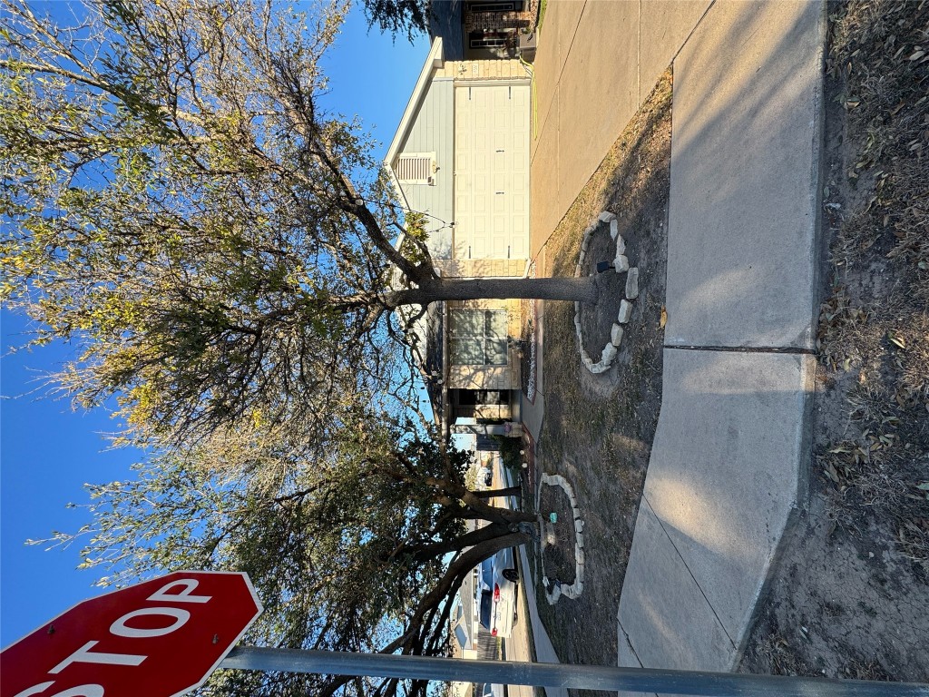 15200 Mandarin Crossing Pflugerville, TX 78660 - Photo 12 of 17 a sign board with parking space