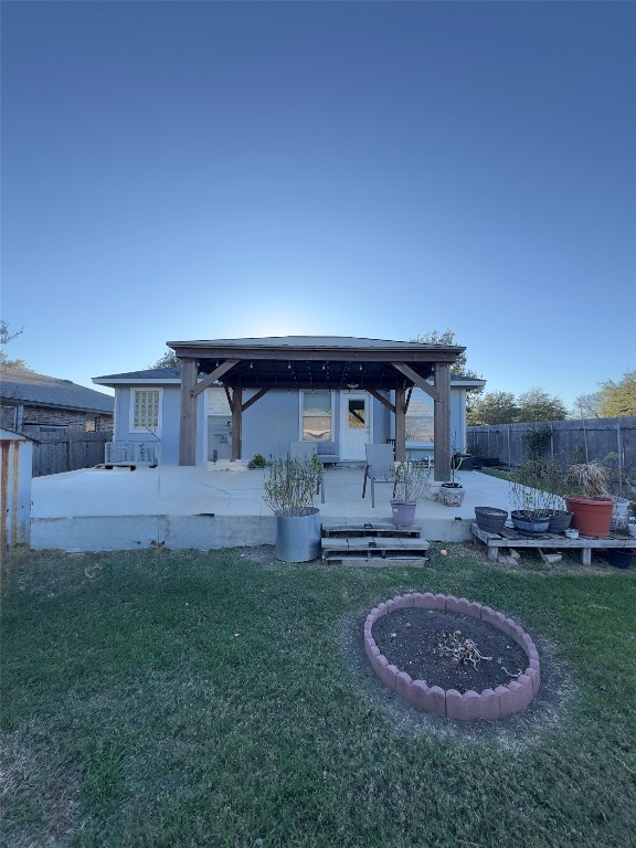 15200 Mandarin Crossing Pflugerville, TX 78660 - Photo 14 of 17 a house view with a sitting space