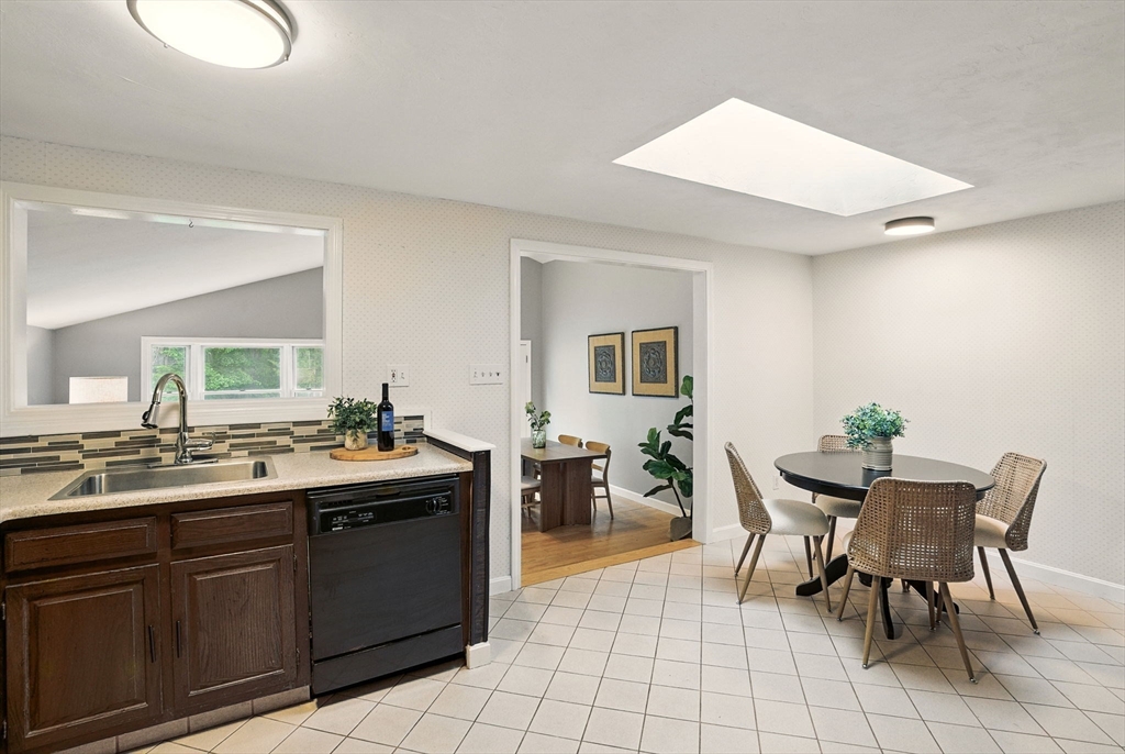 9 Hill Road Bedford, MA 01730 - Photo 8 of 20 Gallery Image 8