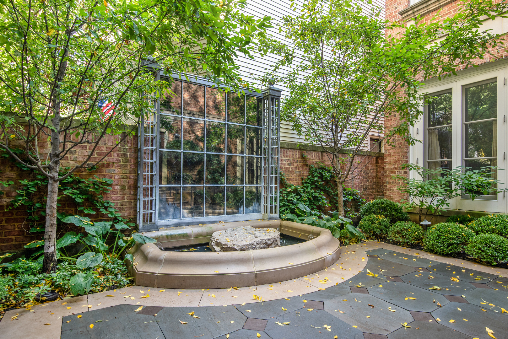 1939 North Howe Street Chicago, IL 60614 - Photo 2 of 54 a house view with a garden space