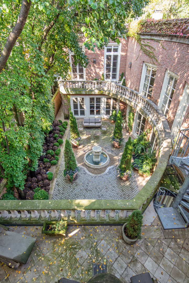 1939 North Howe Street Chicago, IL 60614 - Photo 21 of 54 a view of a house with backyard swimming pool