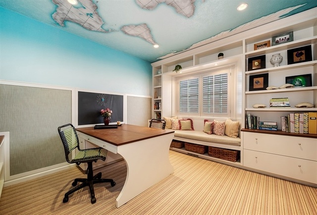 1939 North Howe Street Chicago, IL 60614 - Photo 48 of 54 a view of a livingroom with workspace and a window