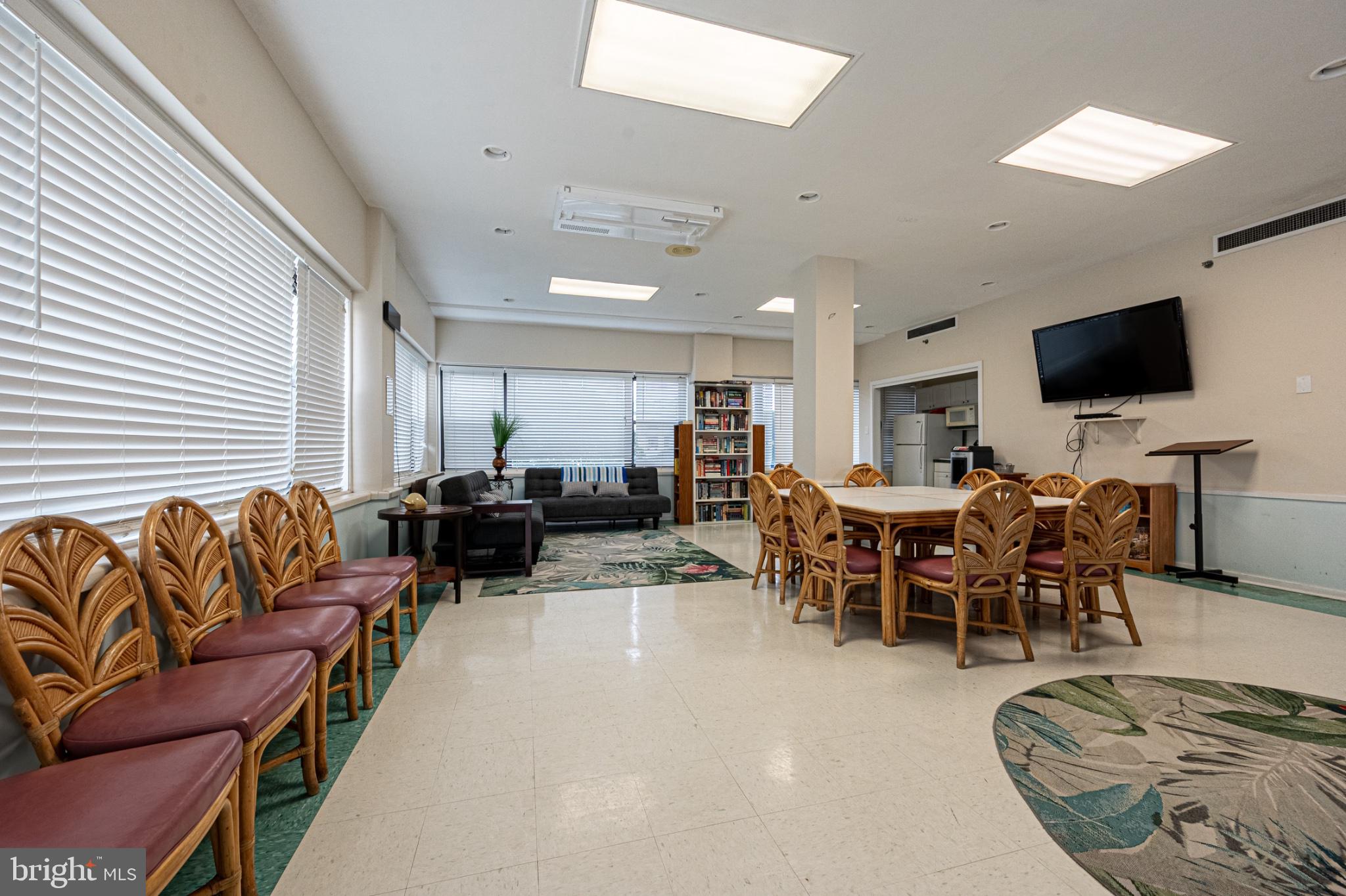 101 South Raleigh Avenue Atlantic City, NJ 08401 - Photo 20 of 26 Spacious community gathering space.