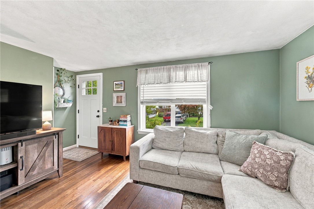 87 Potowomut Road Warwick, RI 02818 - Photo 9 of 38 Gallery Image 9