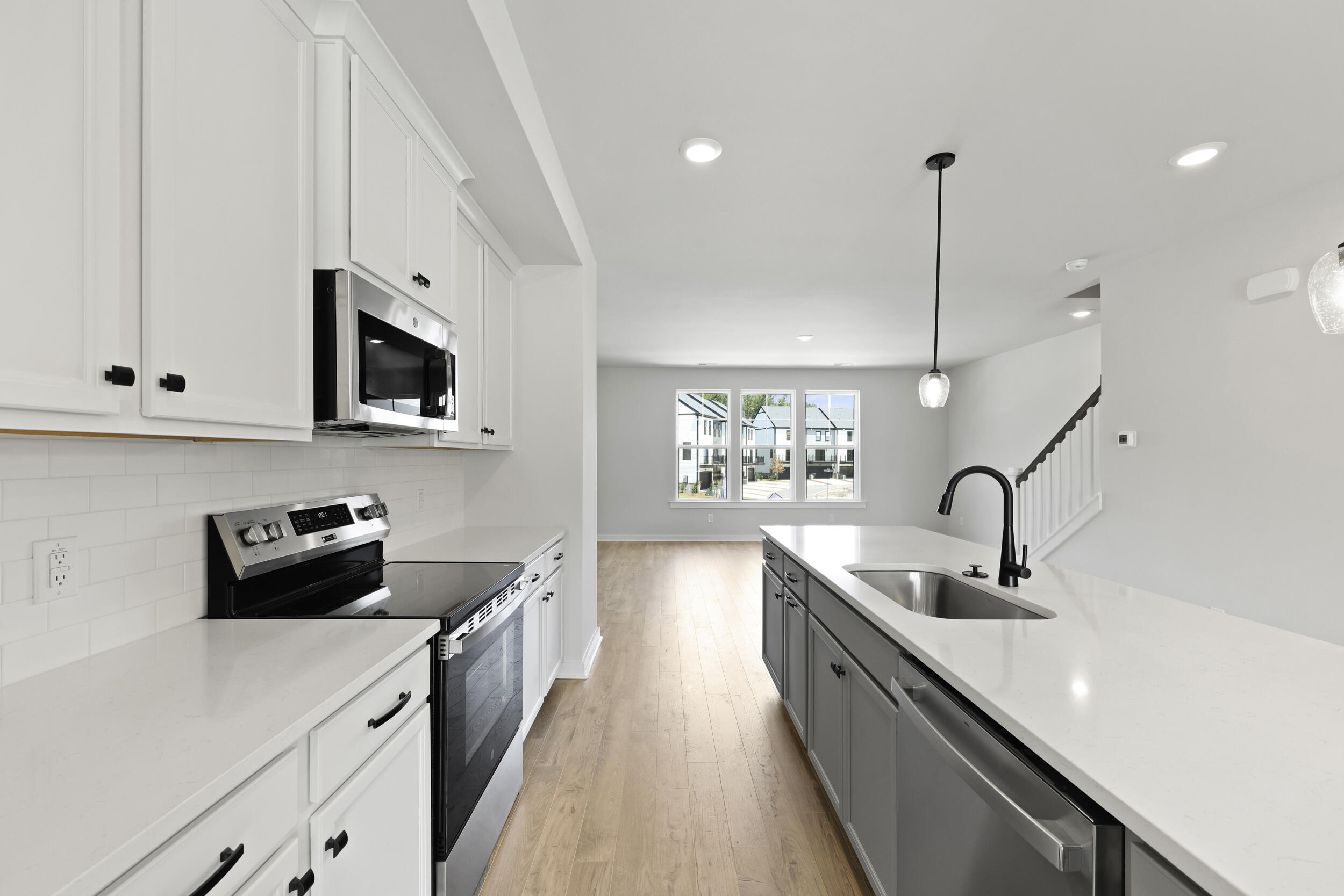421 Talbot Drive Summerville, SC 29486 - Photo 12 of 82 Kitchen