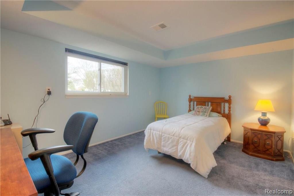 46675 Maidstone Road Canton, MI 48187 - Photo 33 of 41