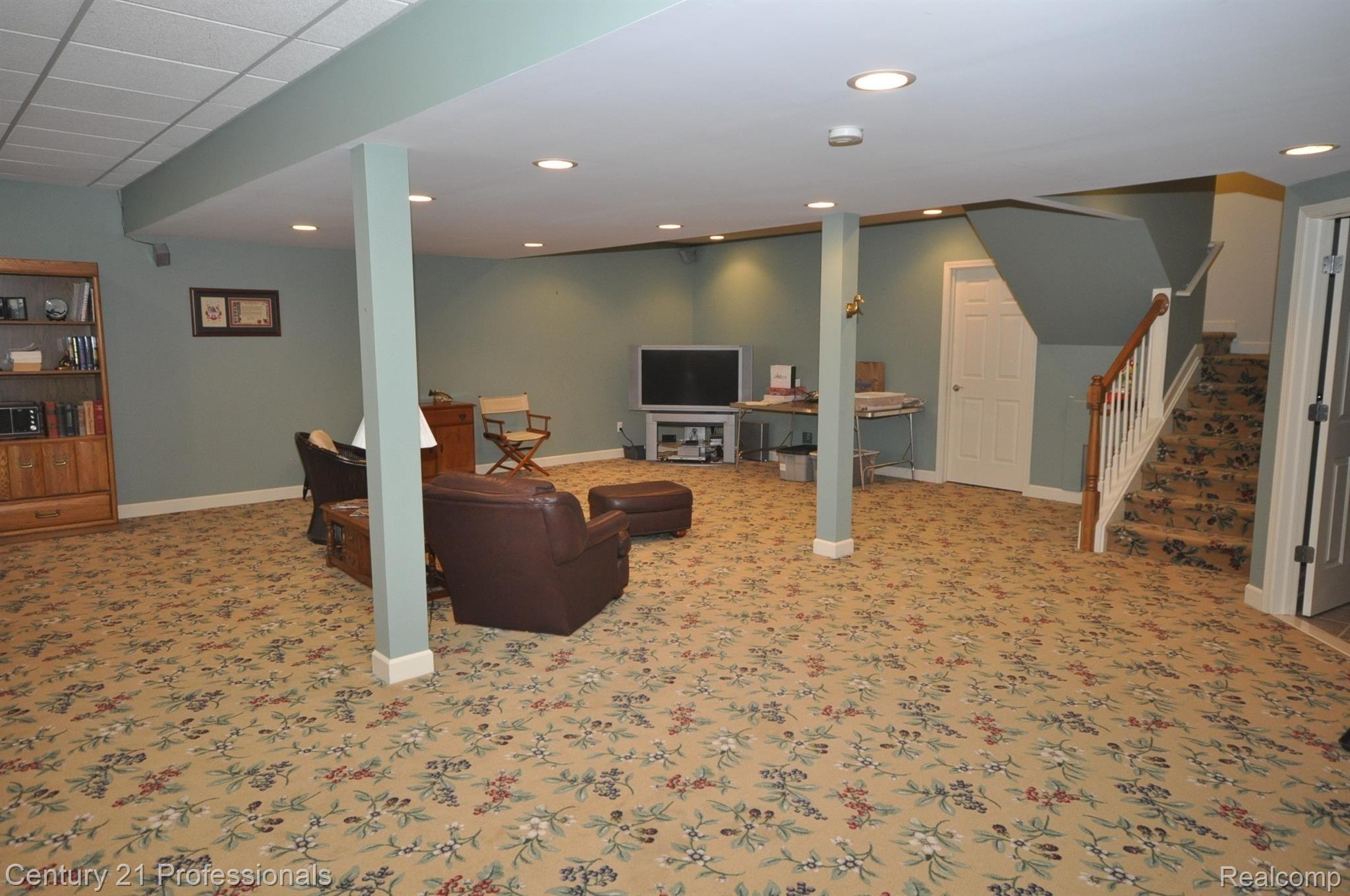 5045 Belmonte Drive Rochester, MI 48306 - Photo 29 of 52 28-5045 Belmonte.JPG