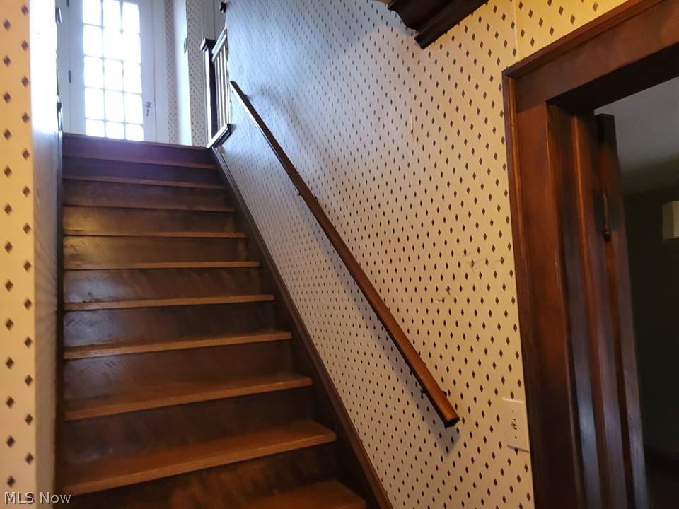 3353 Altamont Road Cleveland, OH 44118 - Photo 12 of 25 staircase