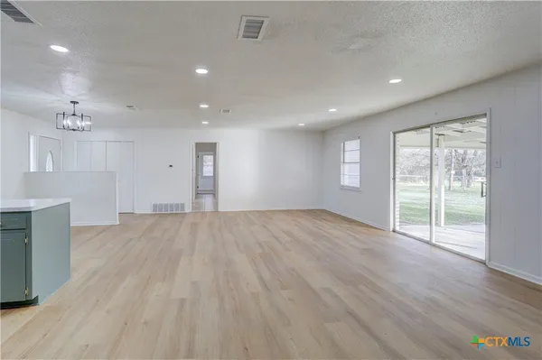 $319,900 | 1513 West Main Street, Little River-Academy, TX 76554