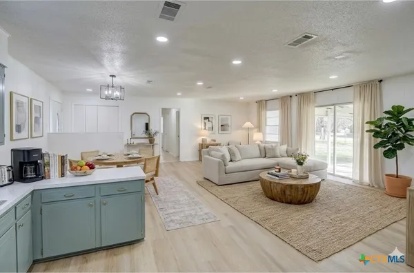 $319,900 | 1513 West Main Street, Little River-Academy, TX 76554