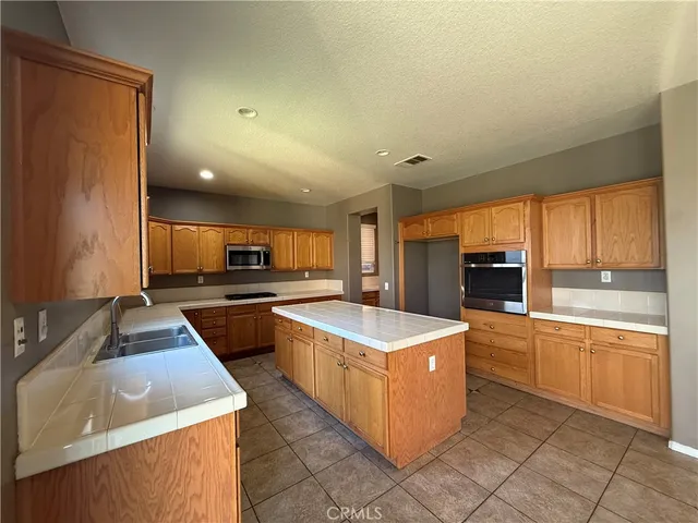 $3,075 | 1264 Reisling Drive, Perris, CA 92571