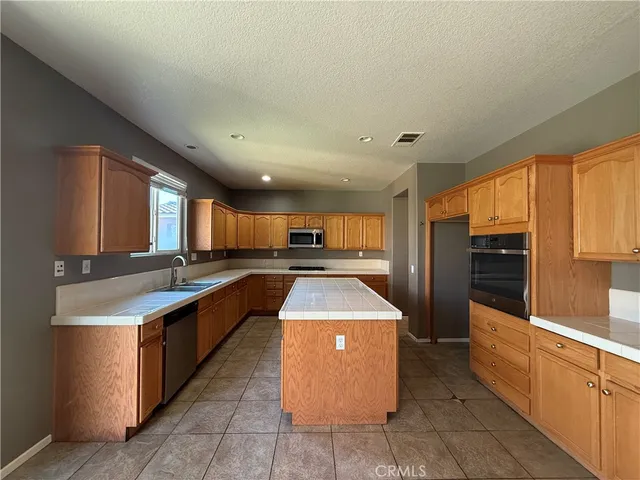 $3,075 | 1264 Reisling Drive, Perris, CA 92571