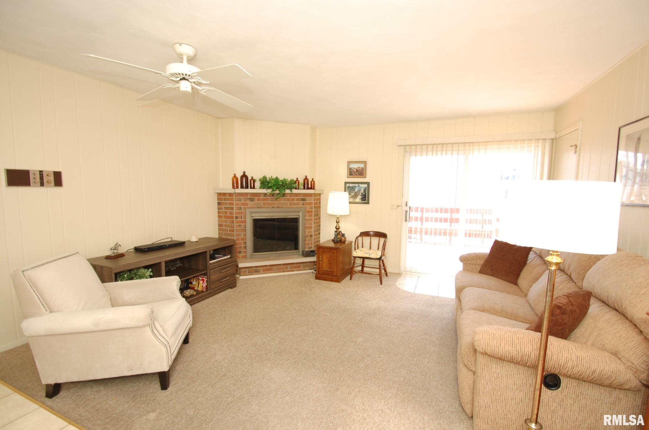 6803 North Camelot Road Peoria, IL 61615 - Photo 11 of 33 Gallery Image 11