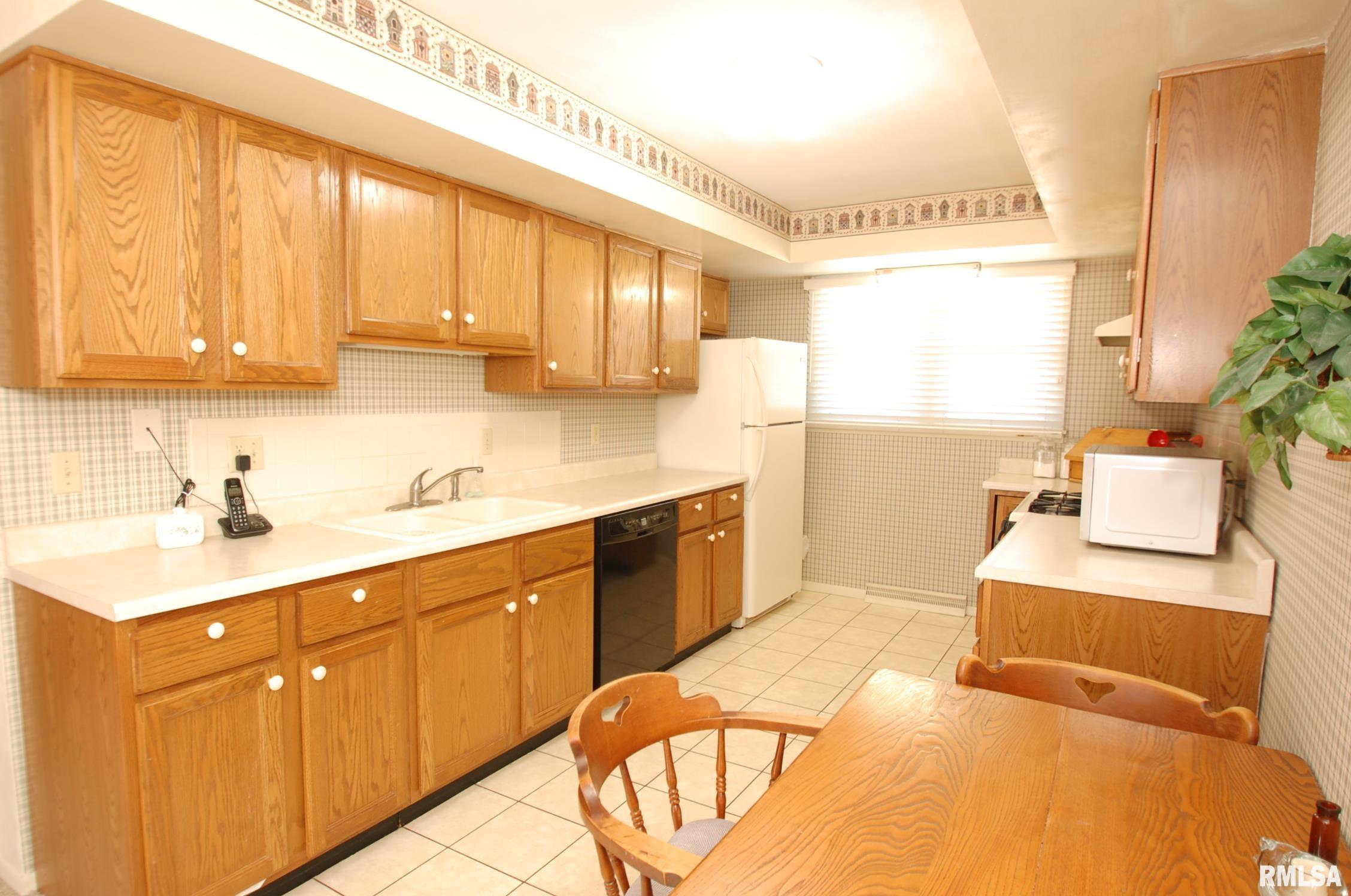 6803 North Camelot Road Peoria, IL 61615 - Photo 13 of 33 Gallery Image 13