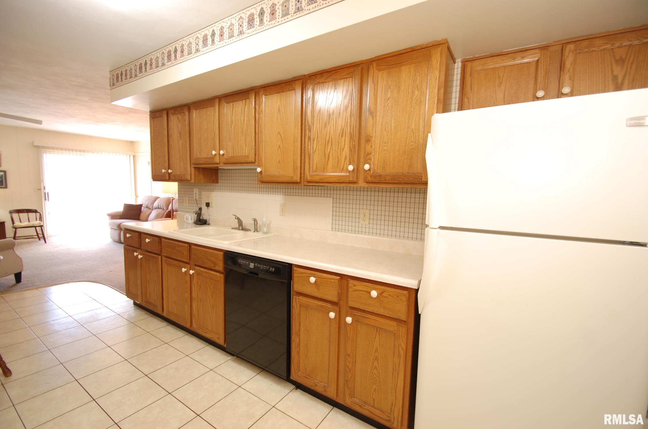 6803 North Camelot Road Peoria, IL 61615 - Photo 15 of 33 Gallery Image 15