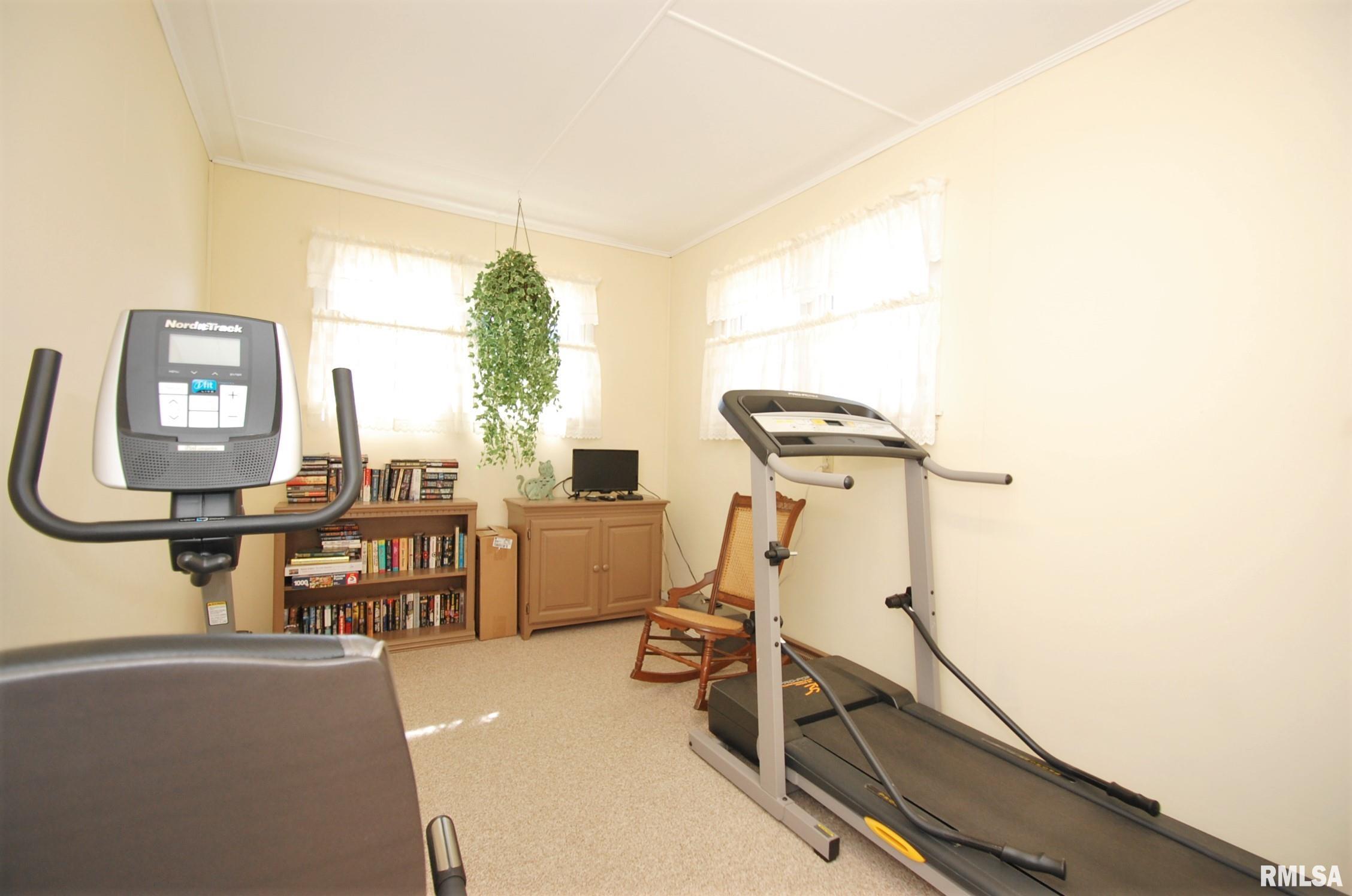 6803 North Camelot Road Peoria, IL 61615 - Photo 17 of 33 Gallery Image 17