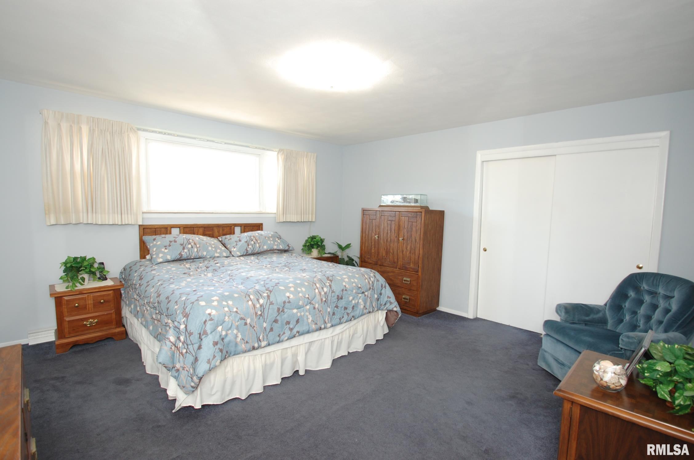 6803 North Camelot Road Peoria, IL 61615 - Photo 19 of 33 Gallery Image 19