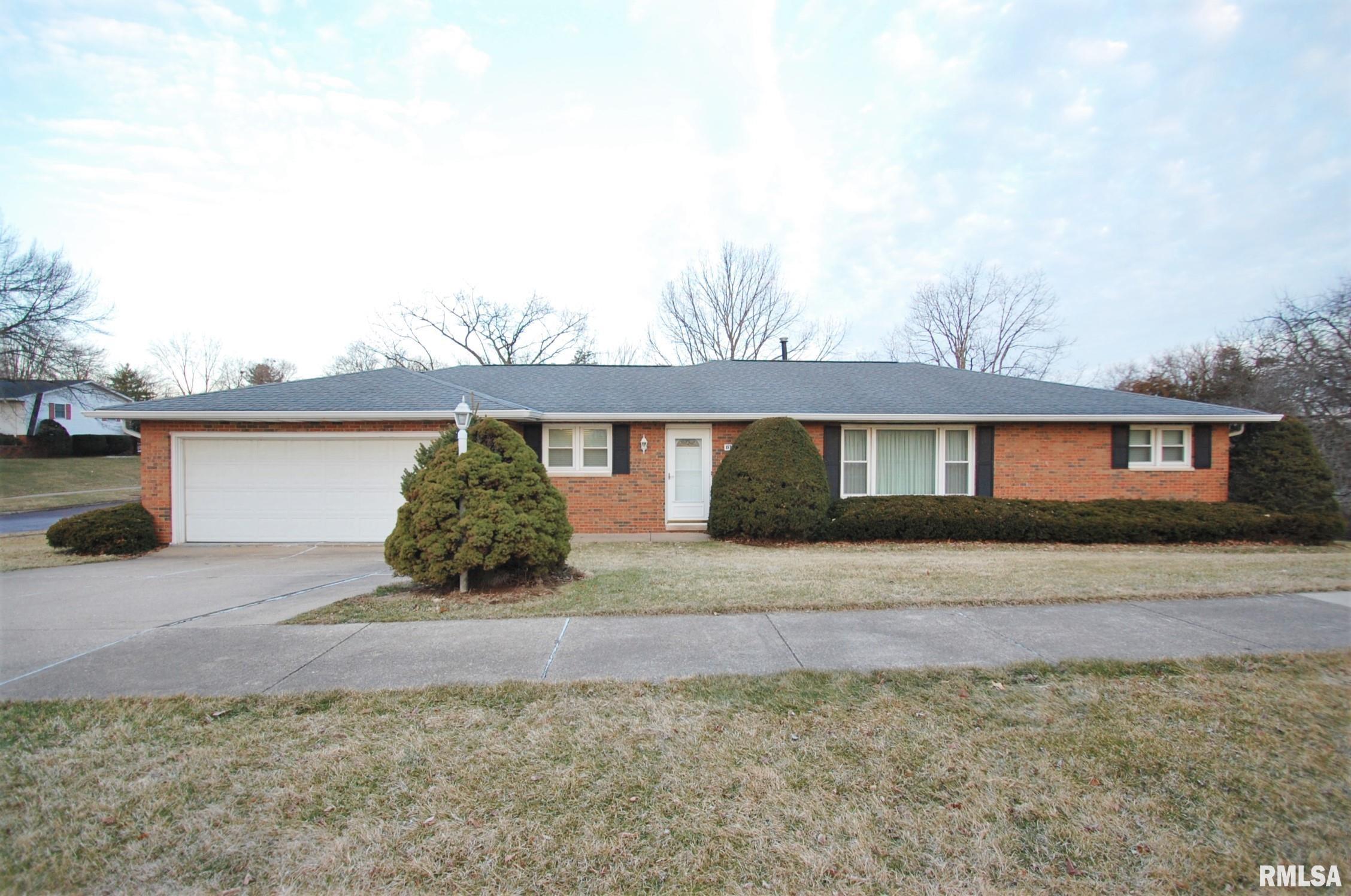 6803 North Camelot Road Peoria, IL 61615 - Photo 2 of 33 Gallery Image 2