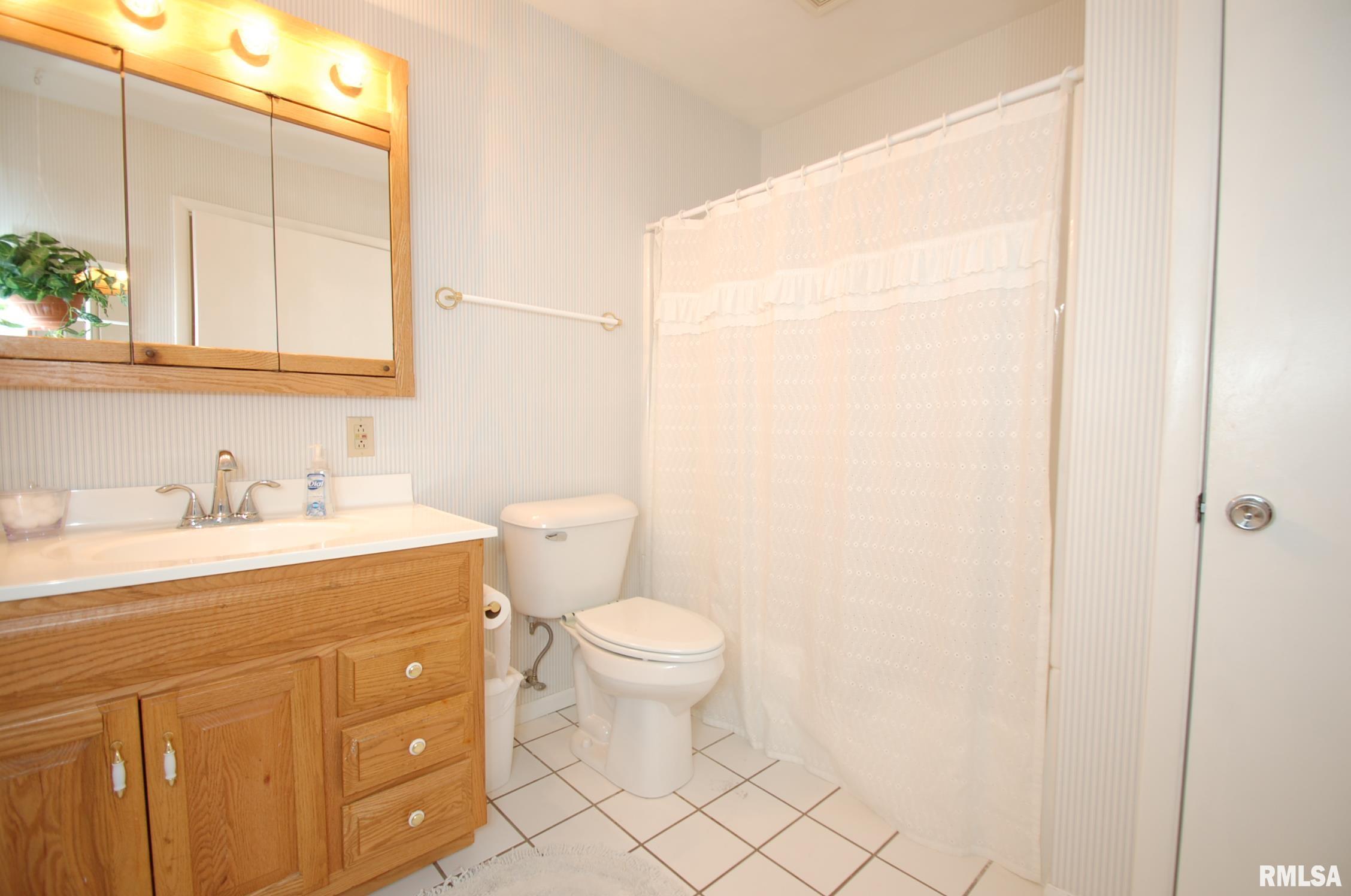 6803 North Camelot Road Peoria, IL 61615 - Photo 24 of 33 Gallery Image 24
