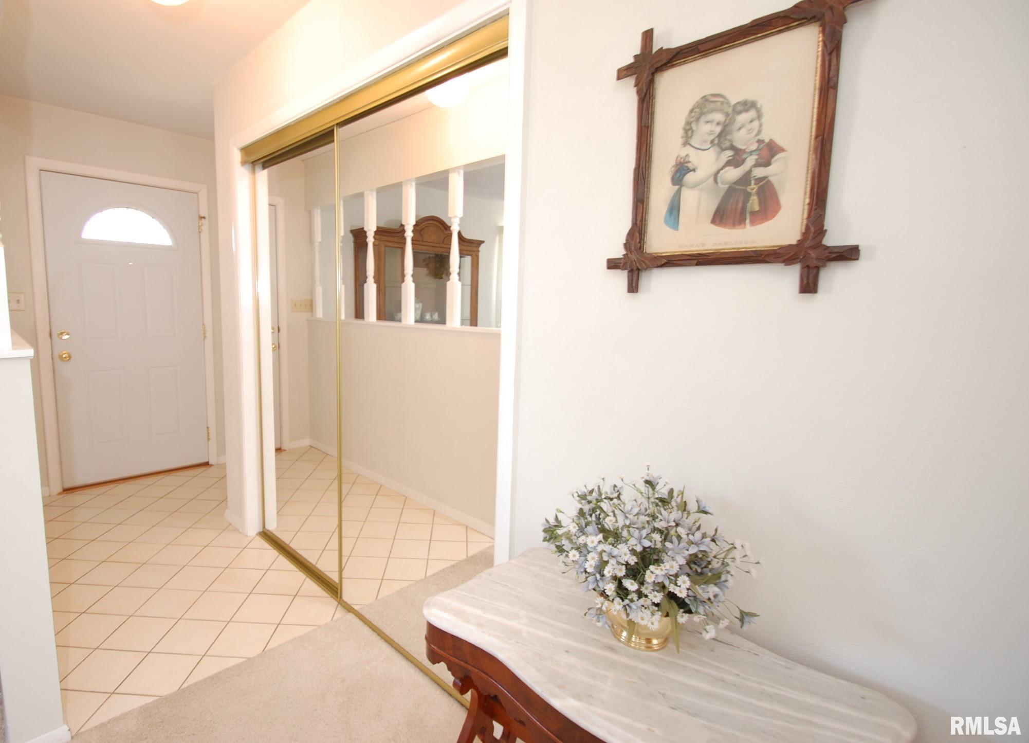 6803 North Camelot Road Peoria, IL 61615 - Photo 27 of 33 Gallery Image 27