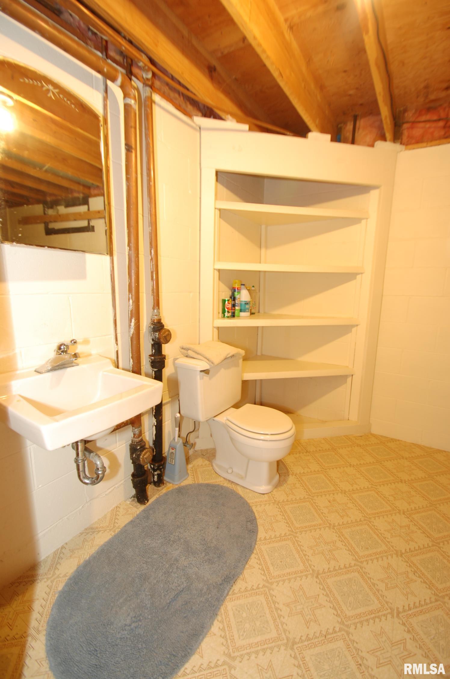 6803 North Camelot Road Peoria, IL 61615 - Photo 29 of 33 Gallery Image 29