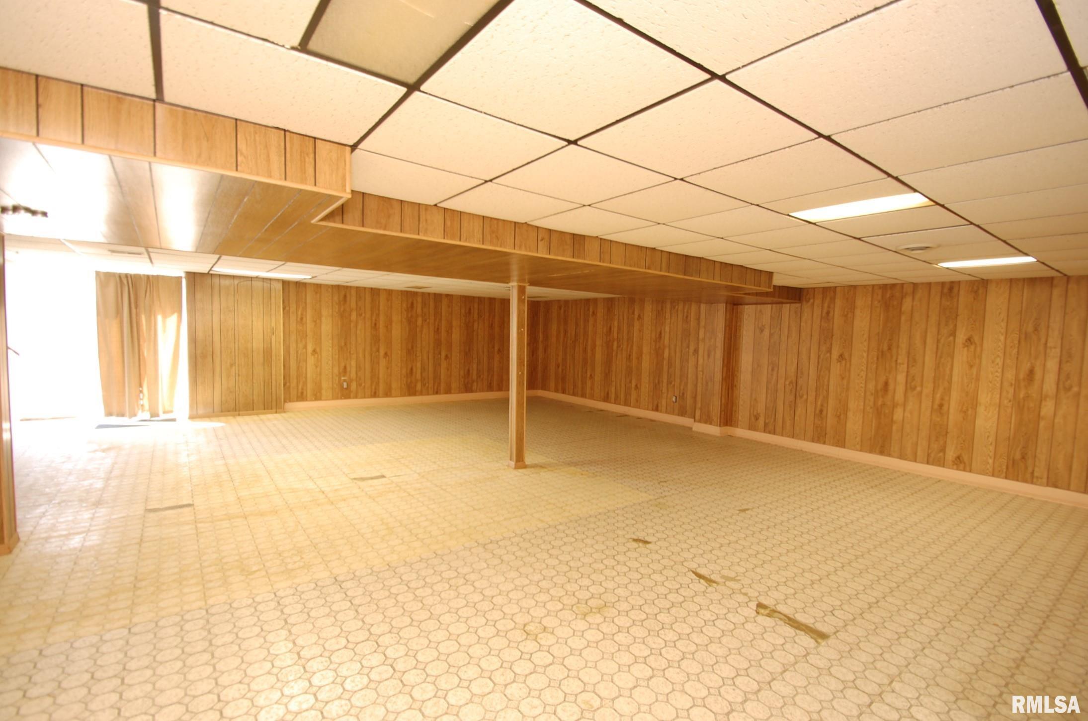 6803 North Camelot Road Peoria, IL 61615 - Photo 30 of 33 Gallery Image 30
