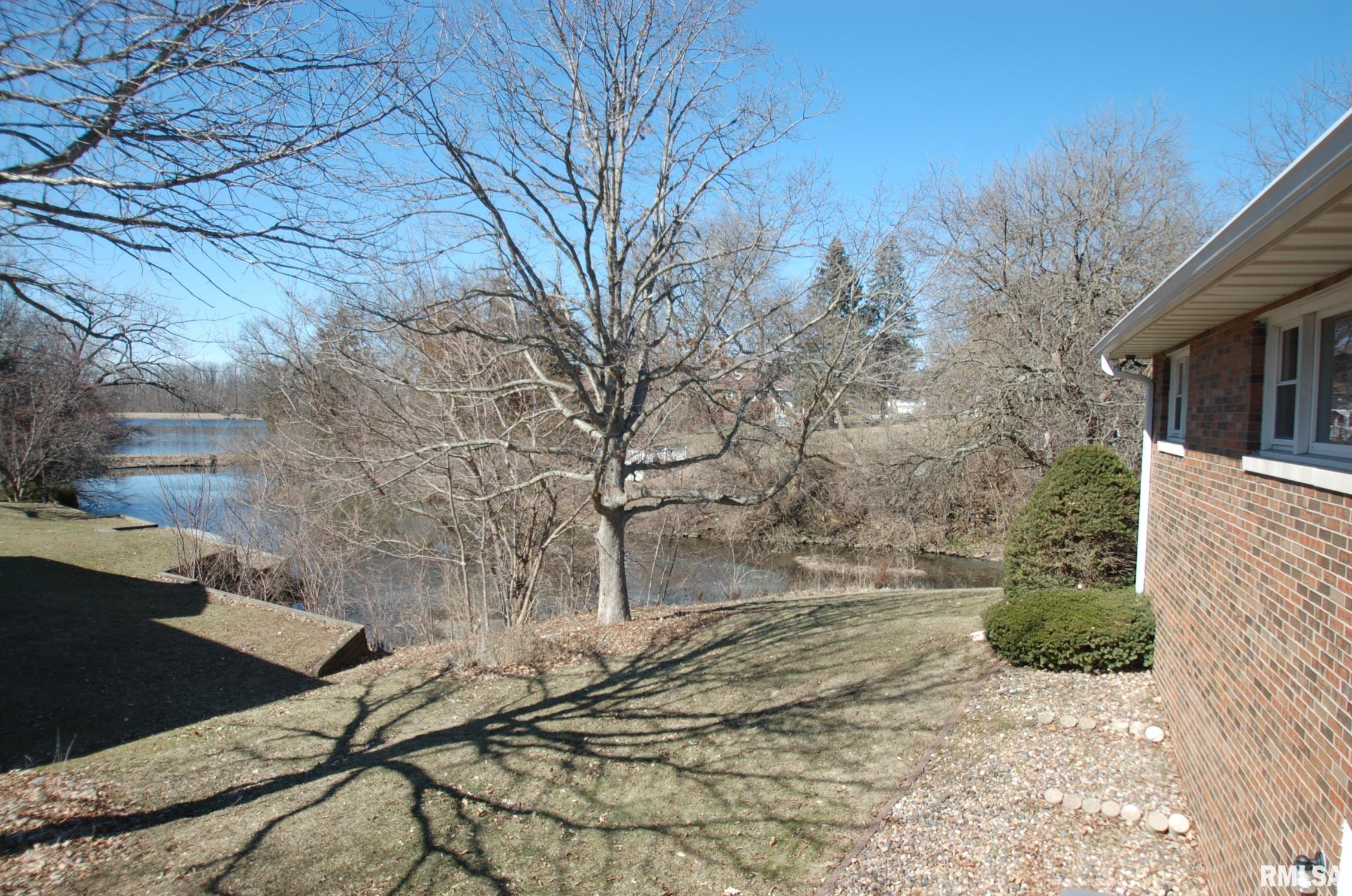 6803 North Camelot Road Peoria, IL 61615 - Photo 33 of 33 Gallery Image 33