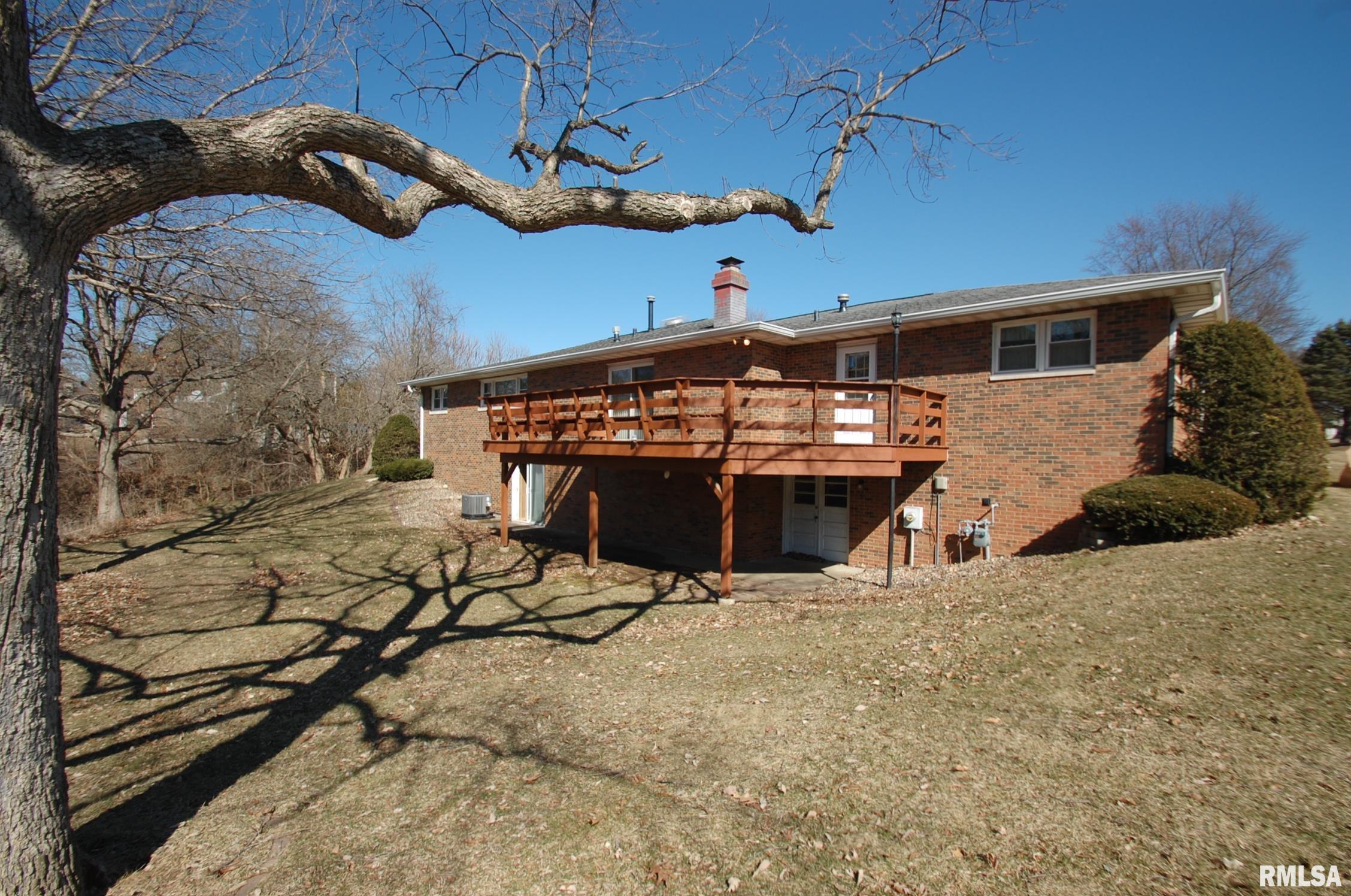 6803 North Camelot Road Peoria, IL 61615 - Photo 4 of 33 Gallery Image 4