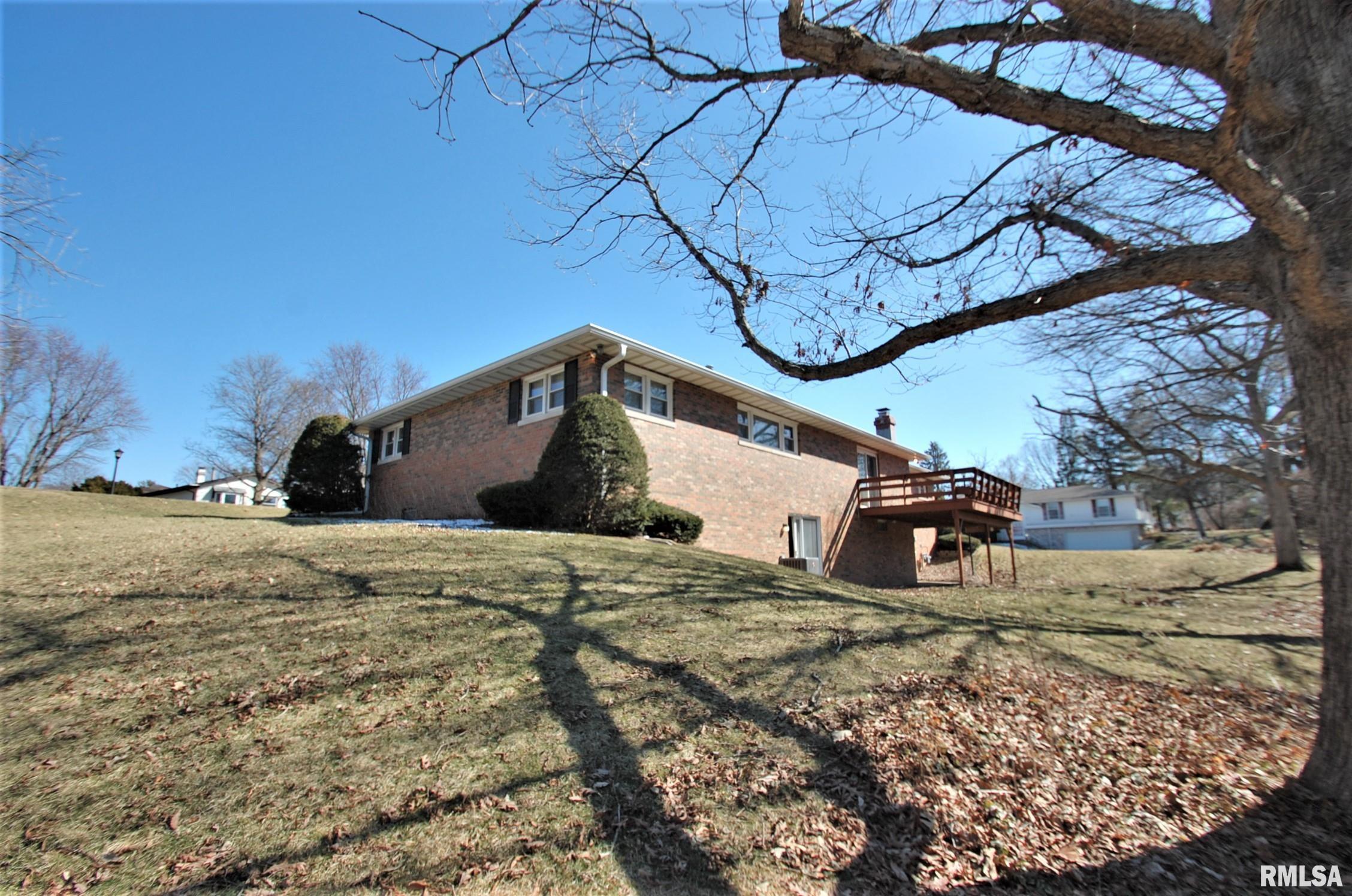 6803 North Camelot Road Peoria, IL 61615 - Photo 6 of 33 Gallery Image 6